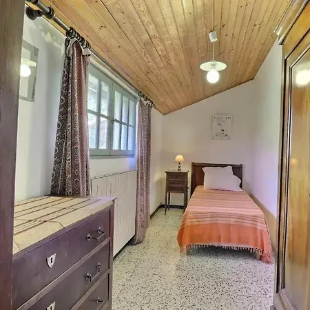 Casa de Férias Maison Confortable A Avec Jardin